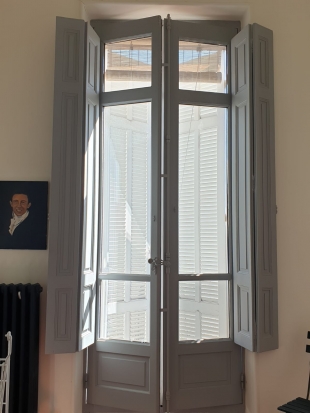 Photo illustrant l'actualité «  Une  magnifique porte fenêtre Bois mouton gueule de loup pour un luxueux appartement en centre ville de Aix  »