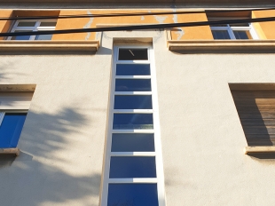 Photo de la réalisation « Des fenêtres en PVC pour un immeuble marseillais »