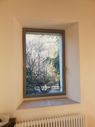 Photo de la réalisation « Une fenêtre Alu ouvrant caché pour faire pénètrer la lumiere »