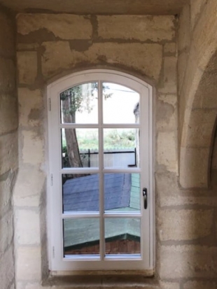 Photo illustrant l'actualité « Une fenêtre en PVC sur-mesure pour une vieille bastide »