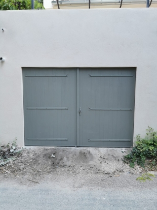 Photo illustrant l'actualité « Une porte de garage 2 vantaux en composite a Nimes »